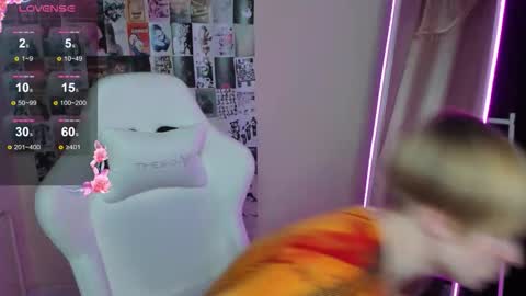 Snapshot of cattie_w_ chatting on 11/19/25, 01:38 cattie_w_ online show from 11/19/25, 01:38