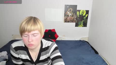 Snapshot of cattie_w_ chatting on 11/22/25, 01:37 cattie_w_ online show from 11/22/25, 01:37