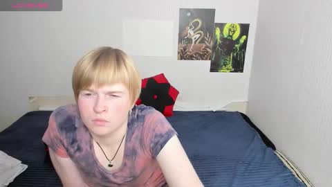 Snapshot of cattie_w_ chatting on 11/25/25, 01:16 cattie_w_ online show from 11/25/25, 01:16