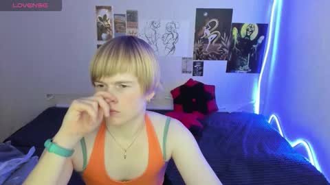 Snapshot of cattie_w_ chatting on 11/28/25, 01:19 cattie_w_ online show from 11/28/25, 01:19