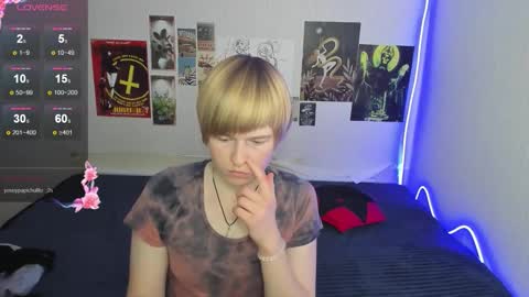 Snapshot of cattie_w_ chatting on 12/05/25, 01:25 cattie_w_ online show from 12/05/25, 01:25