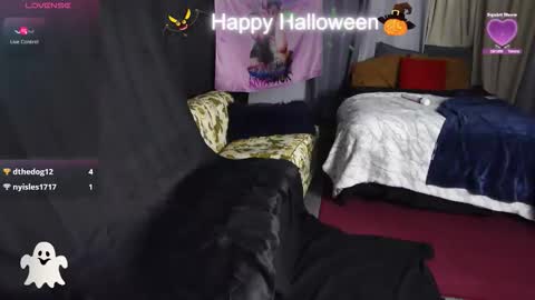 Snapshot of ccgreysweatpants chatting on 10/29/25, 04:37 WHAT CAN YOU GET US TO DO online show from 10/29/25, 04:37