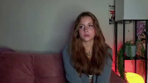 Lina  online show from 09/17/25, 07:15