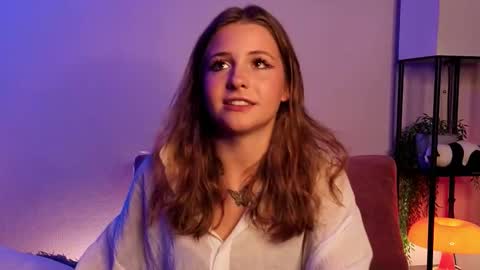 Lina  online show from 11/16/25, 07:19