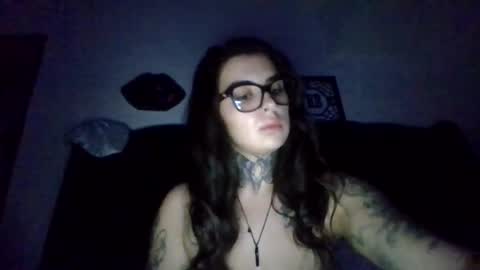 Snapshot of ceceluv27 chatting on 11/08/25, 04:45 ceceluv27 online show from 11/08/25, 04:45