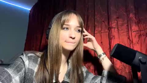 Lily online show from 11/11/25, 04:18