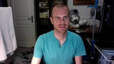 Snapshot of ced_382 chatting on 10/27/25, 02:32 ced_382 online show from 10/27/25, 02:32