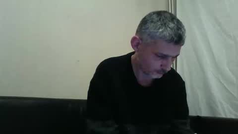 Snapshot of cedricodereims51 chatting on 12/16/25, 01:54 cedricodereims51 online show from 12/16/25, 01:54