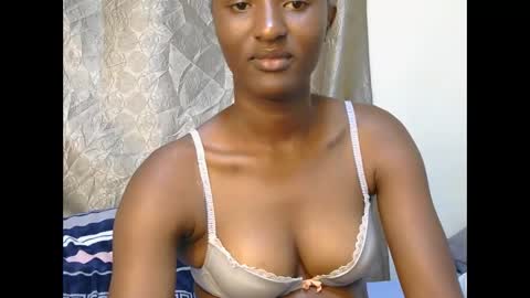 Snapshot of cee_queen chatting on 05/23/26, 08:57 cee_queen online show from 05/23/26, 08:57