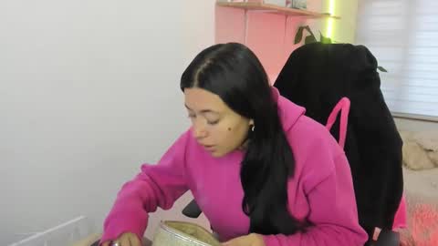 celeste_bonnet1 online show from 09/26/25, 11:36