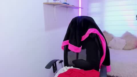 celeste_bonnet1 online show from 11/01/25, 11:23