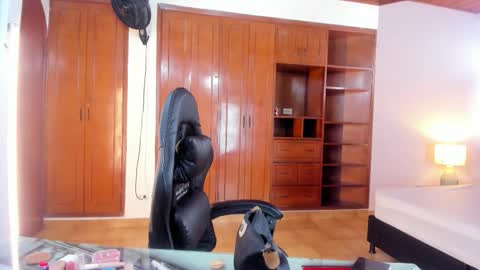 Snapshot of celeste_coquette chatting on 12/17/25, 06:36 SARA online show from 12/17/25, 06:36