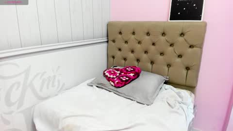 Snapshot of celeste_cortes chatting on 02/08/25, 09:04 Celeste online show from 02/08/25, 09:04