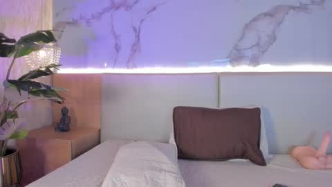 Snapshot of celeste_evanzz chatting on 11/07/25, 08:09 Celeste online show from 11/07/25, 08:09