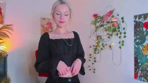 Snapshot of celeste_eyes0n chatting on 10/03/25, 10:18 Celeste  online show from 10/03/25, 10:18