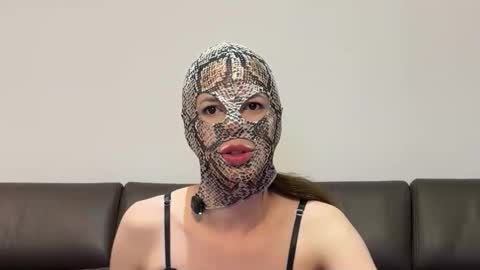 Snapshot of celeste_grayson chatting on 06/11/26, 02:53 celeste grayson online show from 06/11/26, 02:53