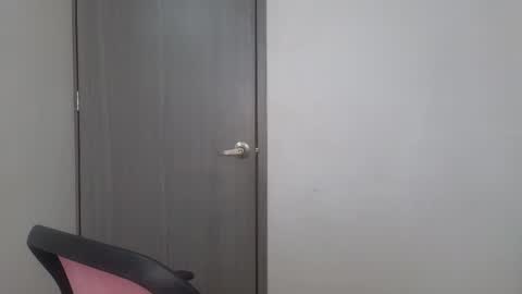 Snapshot of celeste_shinny chatting on 11/25/25, 05:13 celeste_shinny online show from 11/25/25, 05:13