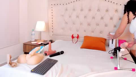 Snapshot of celeste_storms chatting on 11/21/25, 12:15 CELESTE MIRANDA online show from 11/21/25, 12:15