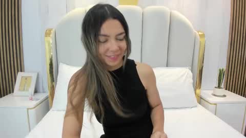 Snapshot of celestebellmont chatting on 10/08/25, 12:47 celestebellmont online show from 10/08/25, 12:47