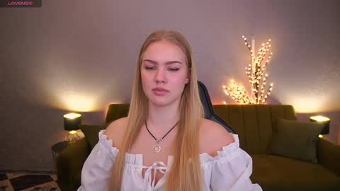 Snapshot of celestenoirr chatting on 11/12/25, 08:37 celestenoirr online show from 11/12/25, 08:37