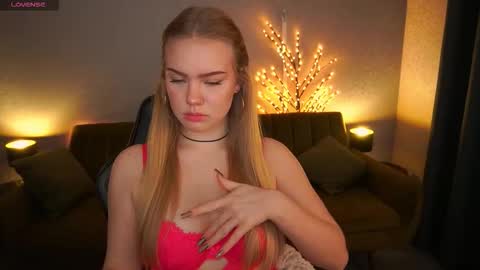 Snapshot of celestenoirr chatting on 12/03/25, 08:12 celestenoirr online show from 12/03/25, 08:12