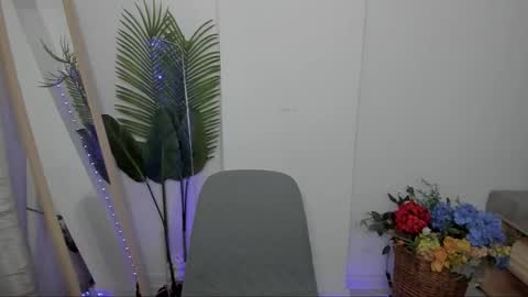 Snapshot of celine_roxelle chatting on 10/10/25, 06:51 Celine Roxelle online show from 10/10/25, 06:51