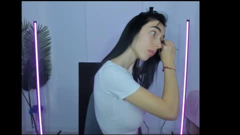 Snapshot of celine_roxelle chatting on 11/04/25, 08:02 Celine Roxelle online show from 11/04/25, 08:02