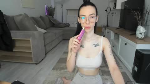 Celine Roxelle online show from 05/17/26, 08:12