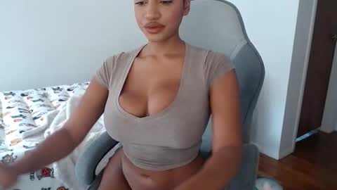 Snapshot of celinecostas chatting on 11/19/25, 05:02 Celine Costas online show from 11/19/25, 05:02