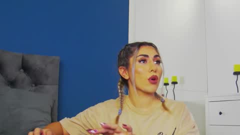 Snapshot of celinemeyerr chatting on 10/27/25, 07:01 CelineMeyer online show from 10/27/25, 07:01