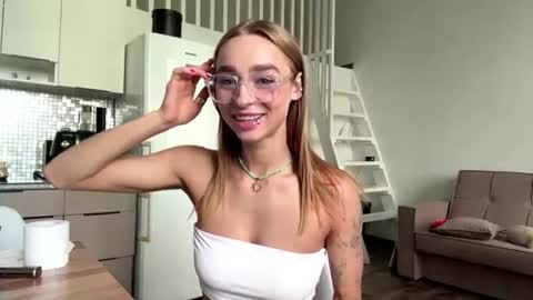 Amilia online show from 06/23/26, 01:47