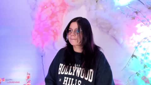 Hello guys my name is Sofi and Lizzie and  Vanessa online show from 02/01/25, 01:12