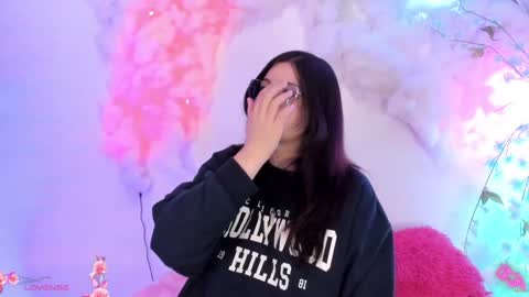 Hello guys my name is Sofi and Lizzie and  Vanessa online show from 02/01/25, 05:28