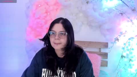 Hello guys my name is Sofi and Lizzie and  Vanessa online show from 02/04/25, 08:59
