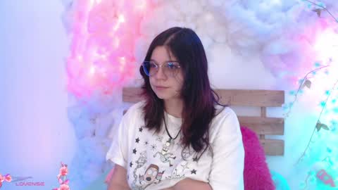 Hello guys my name is Sofi and Lizzie and  Vanessa online show from 02/05/25, 09:18