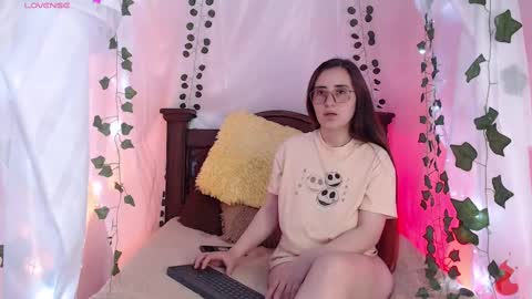 Hello guys my name is Sofi and Lizzie and  Vanessa online show from 02/26/25, 05:31