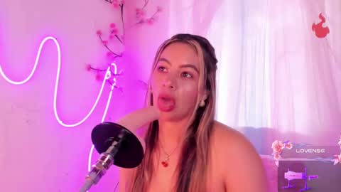 Snapshot of centaurigirls chatting on 10/03/25, 04:04 Hello guys my name is Sofi and Lizzie and Vanessa online show from 10/03/25, 04:04