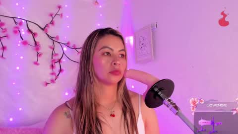 Snapshot of centaurigirls chatting on 10/04/25, 04:16 Hello guys my name is Sofi and Lizzie and Vanessa online show from 10/04/25, 04:16