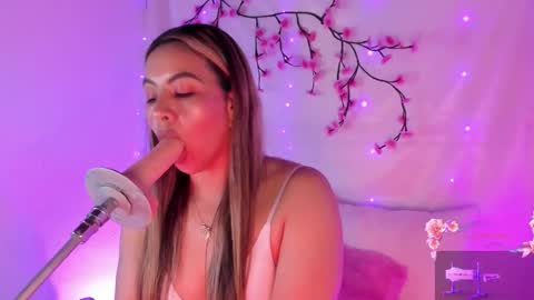 Snapshot of centaurigirls chatting on 10/17/25, 03:31 Hello guys my name is Sofi and Lizzie and Vanessa online show from 10/17/25, 03:31