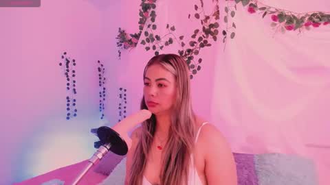 Snapshot of centaurigirls chatting on 11/05/25, 02:50 Hello guys my name is Sofi and Lizzie and Vanessa online show from 11/05/25, 02:50