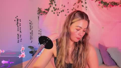 Snapshot of centaurigirls chatting on 11/25/25, 02:33 Hello guys my name is Sofi and Lizzie and Vanessa online show from 11/25/25, 02:33