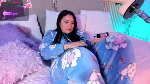 Hello guys my name is Sofi and Lizzie and  Vanessa online show from 07/25/26, 09:07