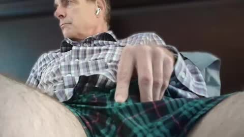 Centerfield online show from 10/06/25, 05:21