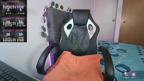 Snapshot of cerso1 chatting on 10/12/25, 01:21 Cerso online show from 10/12/25, 01:21