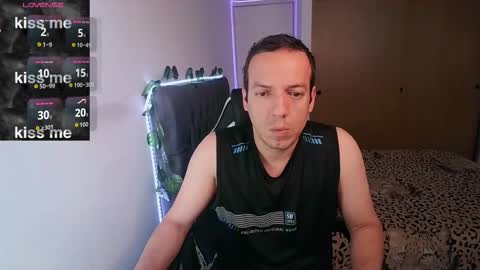 Snapshot of cerso1 chatting on 10/30/25, 01:23 Cerso online show from 10/30/25, 01:23