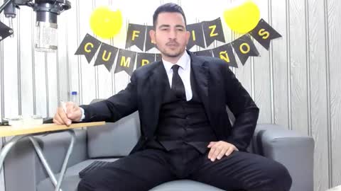 Snapshot of cesar_dant chatting on 11/13/25, 04:06 Cesar online show from 11/13/25, 04:06