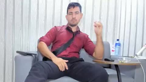 Snapshot of cesar_dant chatting on 11/24/25, 04:40 Cesar online show from 11/24/25, 04:40