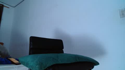 Snapshot of cesar_master_ chatting on 10/02/25, 09:33 cesar_master_ online show from 10/02/25, 09:33