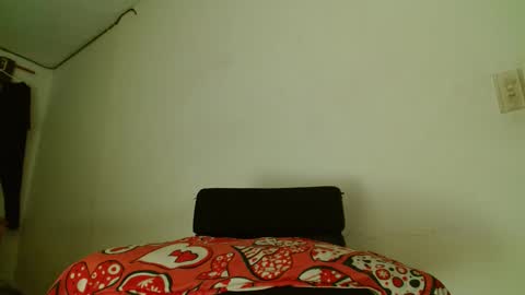 Snapshot of cesar_master_ chatting on 10/25/25, 08:25 cesar_master_ online show from 10/25/25, 08:25