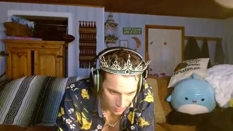 Snapshot of cguffey2284 chatting on 12/30/24, 01:04 cguffey2284 online show from 12/30/24, 01:04